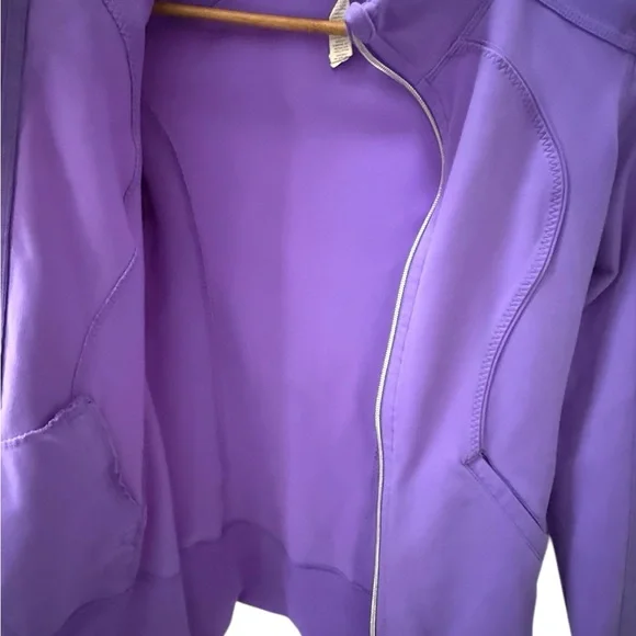 Lululemon Women's Purple Zip Up Fitted Jacket! Size 4! - Picture 6 of 11